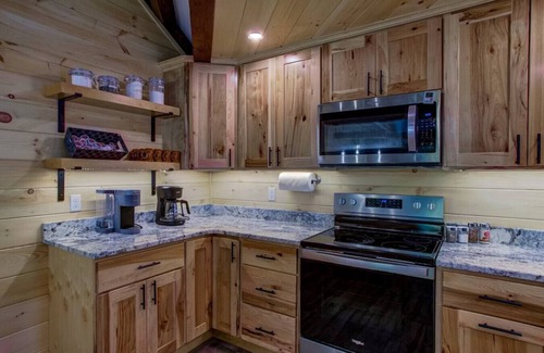 Lewisville Cottage | Thunder Hill Retreat - Spacious/Deck/Hot tub