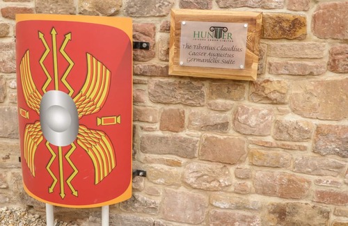 Wigton Apartment | TIBERIUS CLAUDIUS AUGUSTUS GERMANICUS SUITE in Bowness-On-Solway