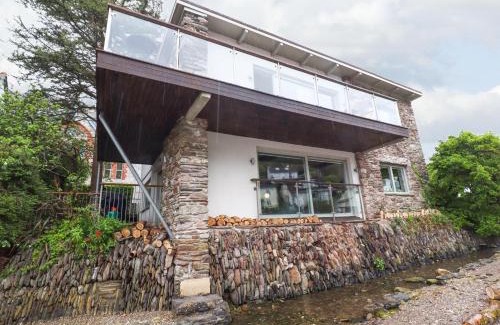 Noss Mayo House | Tidal Waters