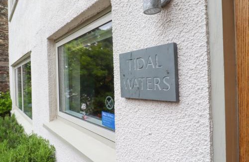 Noss Mayo House | Tidal Waters