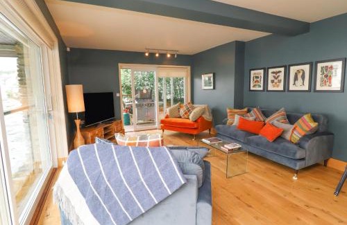 Noss Mayo House | Tidal Waters