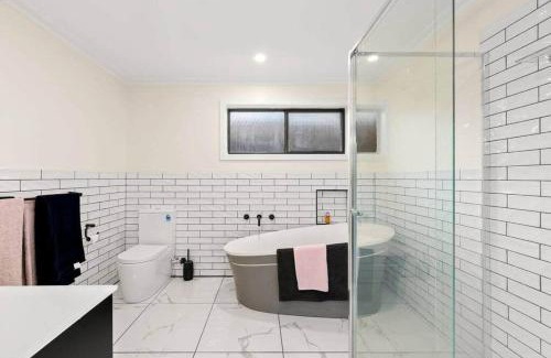 Ocean Grove House | Tidal Waves on Lowe - Ocean Grove