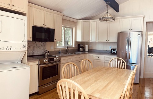 Tremont Cottage | Tides cottage on quiet tidal inlet with kayaks and fire pit