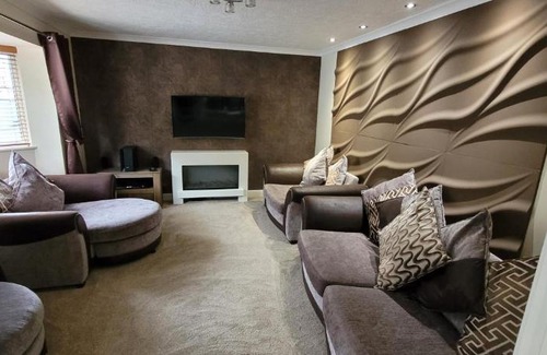 Pembroke Dock House | Tides Reach - 3 Bedroom Holiday Home - Llanreath - Pembroke Dock