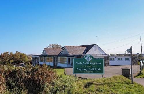Rhosneigr Apartment | Tides Reach