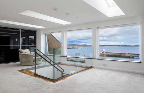 Port St Mary House | Tides View - a holiday cottage that sleeps 6 guests in 3 bedrooms