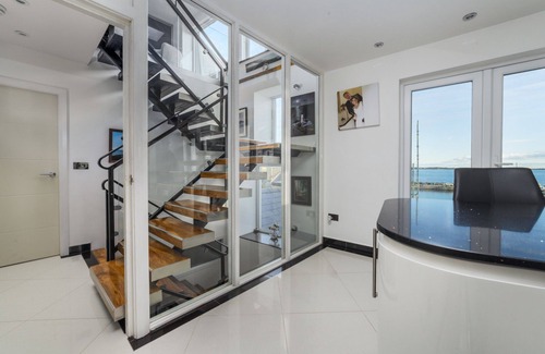Port St Mary House | Tides View - a holiday cottage that sleeps 6 guests in 3 bedrooms