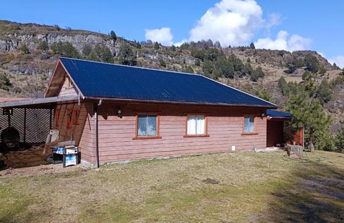 Coyhaique House | Tierras Altas de la Patagonia-Cabaña grande con acceso al lago