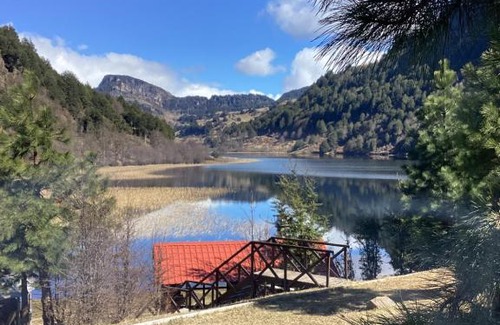 Coyhaique House | Tierras Altas de la Patagonia-Cabaña grande con acceso al lago