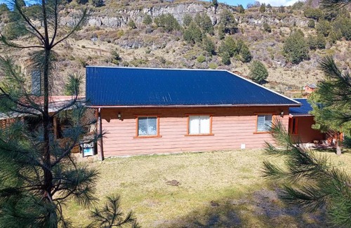 Coyhaique House | Tierras Altas de la Patagonia-Cabaña grande con acceso al lago