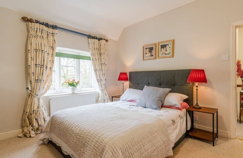 Cheltenham Cottage | Tiesel Cottage - sleeps 4 guests in 2 bedrooms