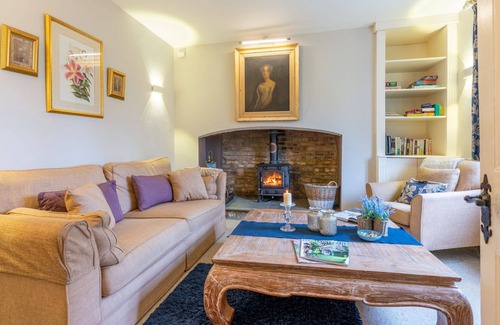 Cheltenham Cottage | Tiesel Cottage - sleeps 4 guests in 2 bedrooms