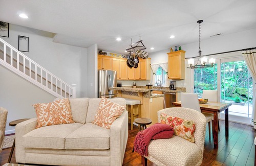 Bull Mountain House | Tigard Vacation Rental w/Deck: 13 Mi to Portland!