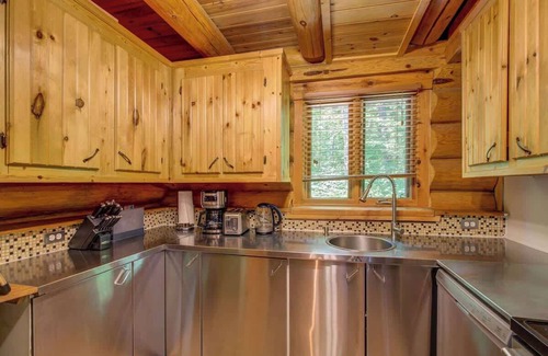 Waltham Ski Chalet | Tiger Lodge Loghouse