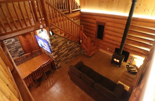 Waltham Cottage | Tiger Log House WaterFront Cottage