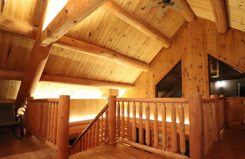 Waltham Cottage | Tiger Log House WaterFront Cottage