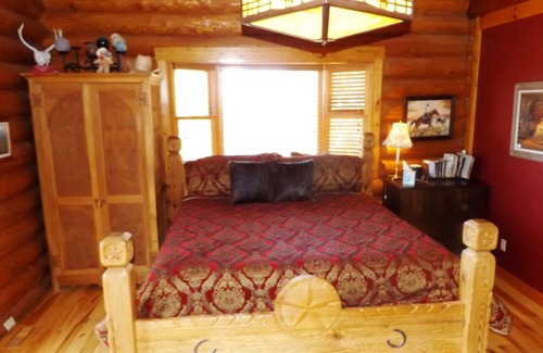 Florissant Cabin | TihsreeD Lodge: Rustic Elegance in Colorado - No cleaning or other fees