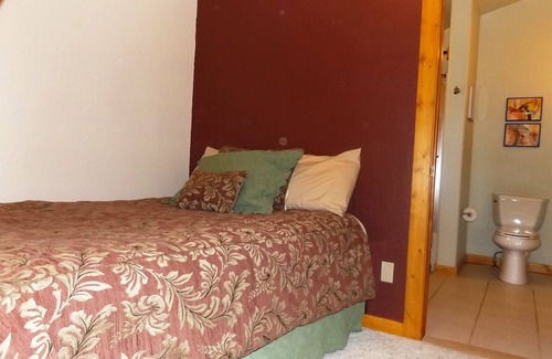 Florissant Cabin | TihsreeD Lodge: Rustic Elegance in Colorado - No cleaning or other fees