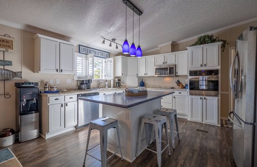Linn Creek House | Tiki Hollow - Waterfront house w/Huge martini deck!