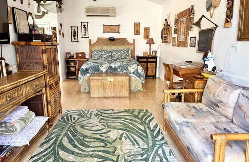 Grass Valley Cottage | Tiki in the Pines studio walk to downtown private bath