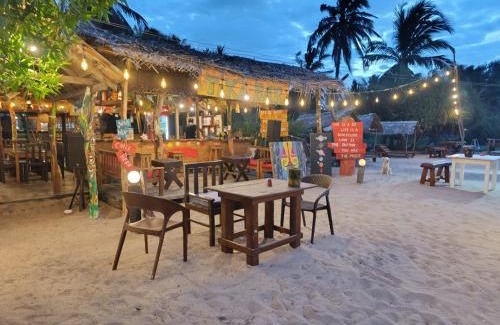 Nilaveli Hotel | Tiki Villa Nilaveli