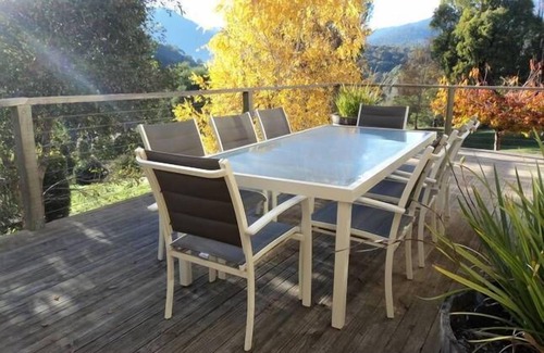 Merrijig House | Tikkandi – Cozy Luxe Getaway in Victoria’s High Country