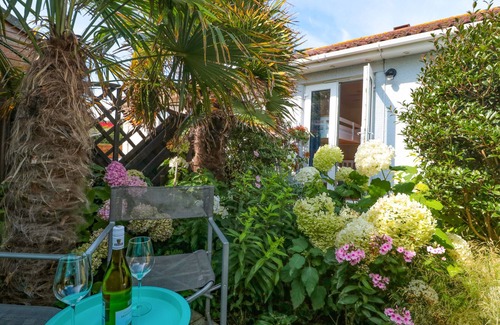 Weston-super-Mare House | TILLY’S COTTAGE, pet friendly, character holiday cottage in Kewstoke