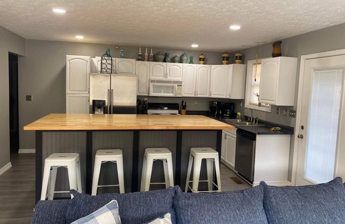 Big Creek House | Tiltn Hiltn Beautiful lake home on Lake Norris in Lafollette, TN