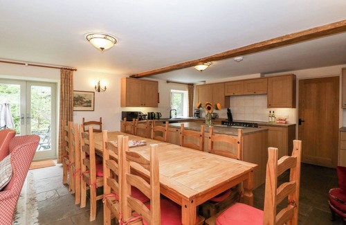 Eardisland Cottage | TIMBER BARN, pet friendly, with hot tub in Eardisland