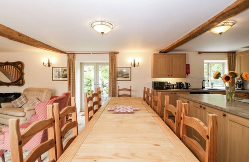 Eardisland Cottage | TIMBER BARN, pet friendly, with hot tub in Eardisland
