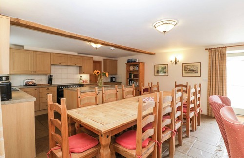Eardisland Cottage | TIMBER BARN, pet friendly, with hot tub in Eardisland