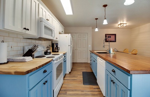 Sisters House | Timber Creek Escape Sisters Townhome pet friendly and great location