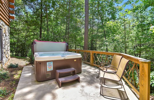 Clyde Cabin | Timber Hollow:2 master suites on a bison ranch!