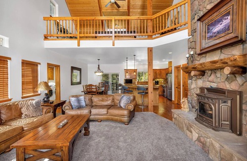 Shaver Lake House | Timber Lodge | 5 Min to Shaver Lake!