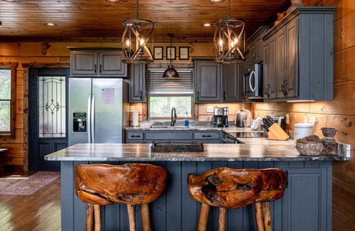 Topton Cabin | Timber Ridge-2 Bedroom, Pet Friendly, Luxury Cabin Rental, Panoramic Mountain Views, High Speed Internet, Rafting, Horseback Riding-Nantahala NC