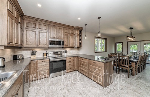 Muskoka Lakes Cottage | Timber Rock Cottage - 2026 Calendar Open (August Full)