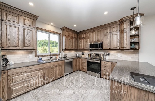 Muskoka Lakes Cottage | Timber Rock Cottage - 2026 Calendar Open (August Full)