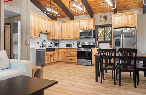 Summit Estates Cabin | Timber Wolf Tavern