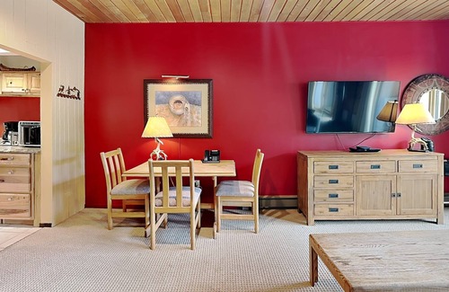 Snowmass Village Condo | 🌲Timberline 216 Studio Deluxe ~ Hot Tub~Pool~WiFi~Ski-in/out~Local Shuttle🌲