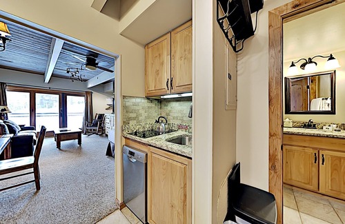Snowmass Village Condo | 🌲Timberline 218 Studio Deluxe ~ Hot Tub~Pool~WiFi~Ski-in/out~Local Shuttle🌲