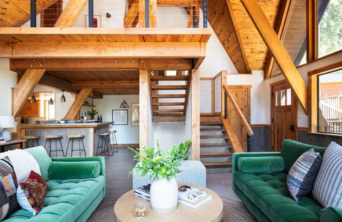 Carnelian Bay Ski Chalet | Timberline by AvantStay | Stunning Chalet Cabin w/Hot Tub & Home Theater!