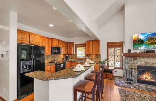 Tamarack Resort House | Timberline Lodge @ Tamarack Resort | Modern Ski In/Out | Pet OK | Hot Tub
