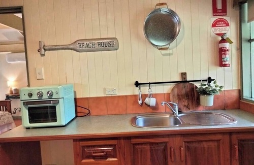 Kalimna Ski Chalet | TimberLoo Cottage 4 (1 Queen Bed) SPA & Wood Stove