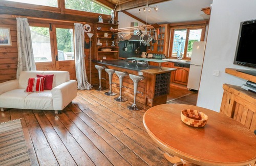 Cosheston Cottage | Timbertwig Lodge