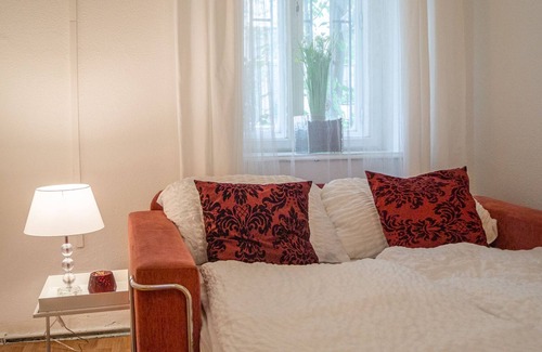 Matzleinsdorf Apartment | Timeless 2BR Near Downtown