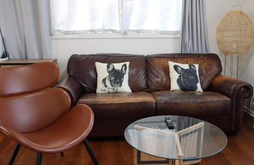 Heathmont Apartment | Timeless Allure near Ringwood