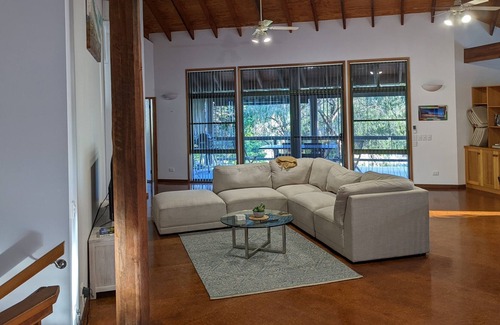 Boomerang Beach House | Timeless house with heated spa pool, walk to beaches.