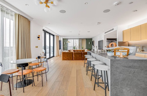 St. Pancras and Somers Town Apartment | Timeless London Charm