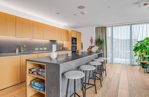 St. Pancras and Somers Town Apartment | Timeless London Charm