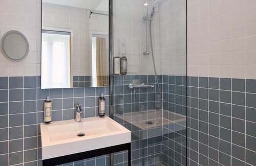 Saint-Vincent-de-Paul Hotel | Timhotel Paris Gare du Nord